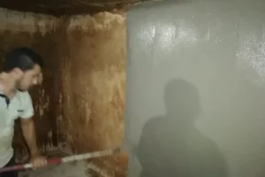 فني دلة جدة افضل شركة عزل خزانات بجدة أثناء العمل